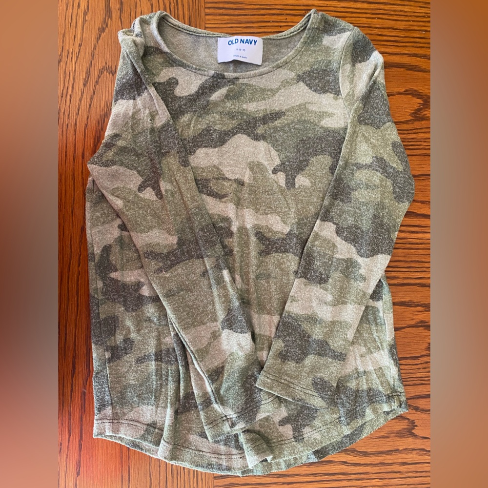 Old Navy Green Camouflage Tee